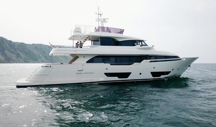 92' Custom Line 2015 Yacht For Sale